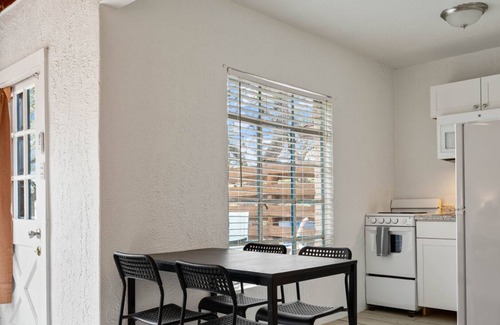 Volente Apartment | LakeTravis Bungalow 4