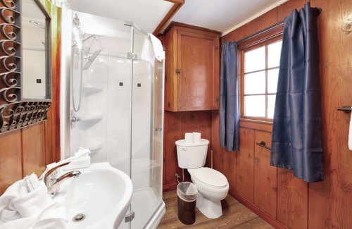 Big Bear Lake Hotel | Lakeview #104