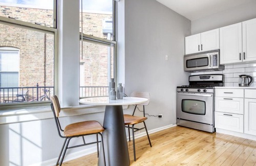 Lakeview Apartment | Lakeview 2BR w Patio WD nr Wrigley Field CHI-458