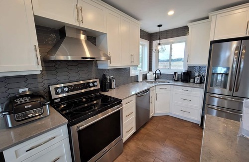 Magnetawan House | LAKEVIEW-BEAUTIFUL BRAND NEW COTTAGE PRIVATE BEACH