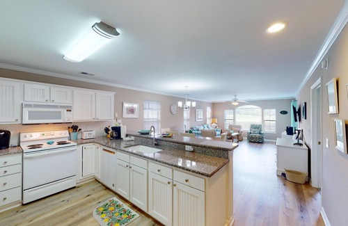 Pawleys Island Villa | Lakeview Bliss True Blue 3BR Villa Pool Access