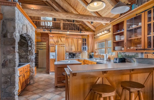 Northport Cabin | Lakeview Cabin Escape: Your Serene Waterside Retreat