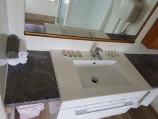 Queenstown Hotel | Lakeview Colonial Motel