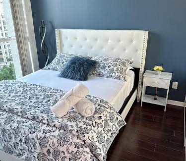 Fort York Apartment | Lakeview Condo in Downtown with Free Parking.
