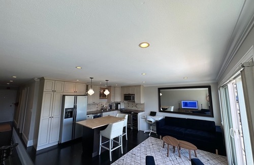 Moss Bay Condo | Lakeview condo steps to famous Lake Street, Kirkland