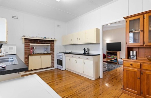 Toukley House | Lakeview Cottage - Toukley