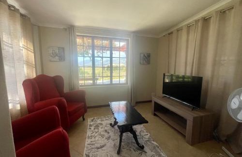 Theewaterskloof House | Lakeview Cottage: Rural Retreat