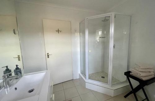 Theewaterskloof House | Lakeview Cottage: Rural Retreat