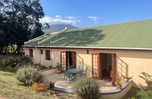Theewaterskloof House | Lakeview Cottage: Rural Retreat
