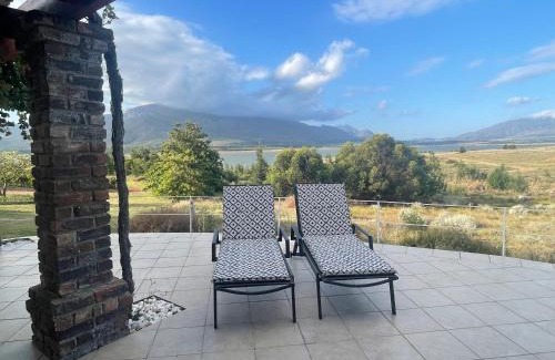 Theewaterskloof House | Lakeview Cottage: Rural Retreat