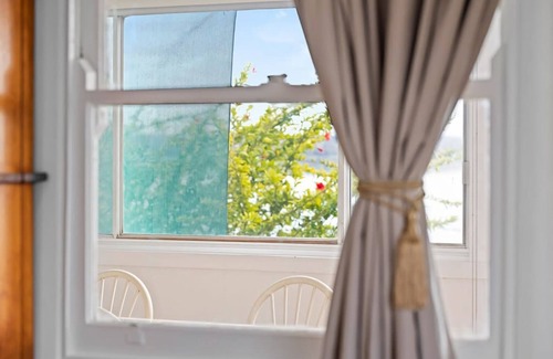 Toukley House | Lakeview Cottage Toukley