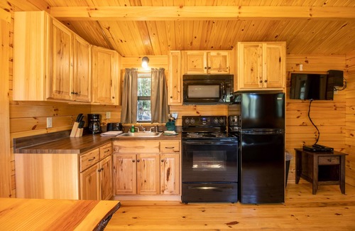 Spotsylvania Cottage | Lakeview, Cozy Cottage, Resort Access!