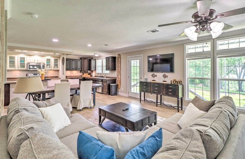 Edgemont House | Lakeview Edgemont Escape w/Fire Pit + Grill!