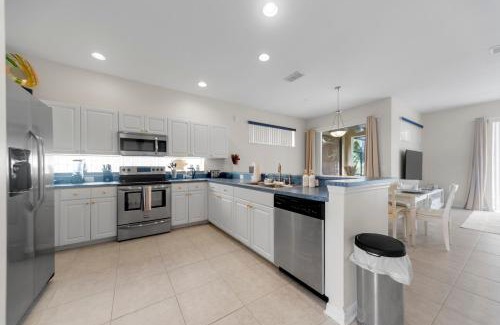 Sunset Lakes Apartment | Lakeview Family Haven in Kissimmee - Heated Pool & Scenic Views