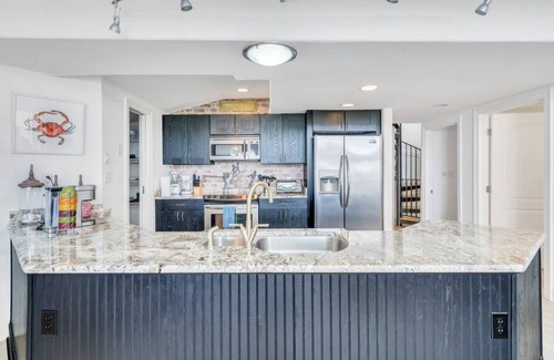 Lake Shore - Lake Vista House | Lakeview Gem: 3BR, 2.5BA Home. Private Pool, Marina and Lakefront Views - Perfect for Families