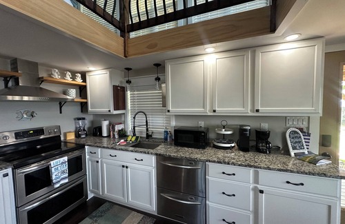 Newport House | Lakeview Getaway with Stunning Sunsets with lake access
