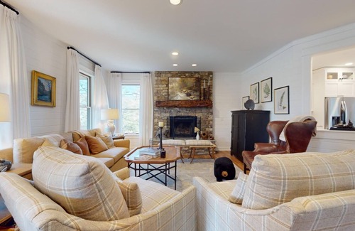 Mirror Lake Cabin | Lakeview Hideaway | Covered Front Porch with Lake View!