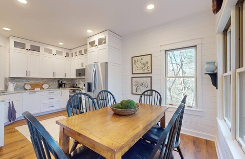 Mirror Lake Cabin | Lakeview Hideaway | Covered Front Porch with Lake View!