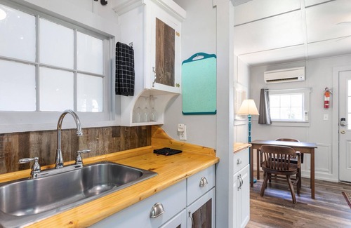 Rockaway Beach Cottage | Lakeview Historic Rockaway Beach Cottage - Boat Ramp