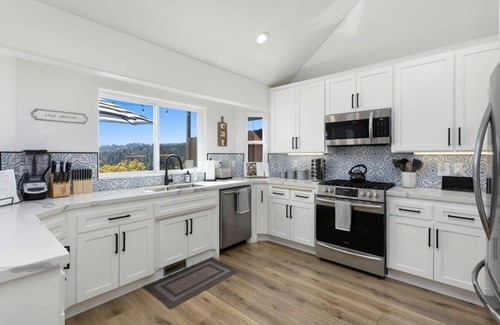 Lake Arrowhead House | Lakeview Home, 3 Decks, AC, EV Chgr, Lake Rights