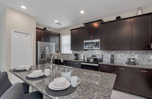 Kissimmee Cottage | Lakeview Home w/Private Pool & Free Water Park!