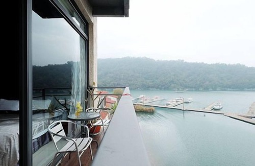 Yuchi Bed & Breakfast | LakeView Homestay