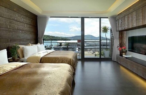 Yuchi Bed & Breakfast | LakeView Homestay