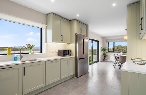 Clifden Ski Chalet | Lakeview House Ballyconneely