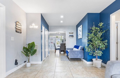 West Park House | LAKEVIEW House! Minutes from South Florida Attractions, beaches 🌊 and casinos 🎰