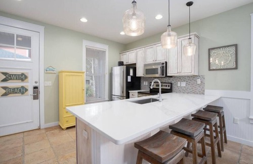 Laurel Grove House | Lakeview house with 6 passenger golf cart included!