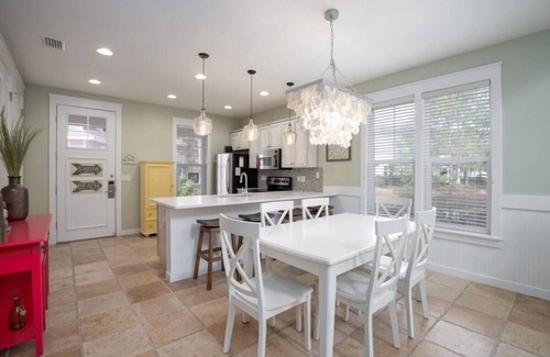 Laurel Grove House | Lakeview house with 6 passenger golf cart included!