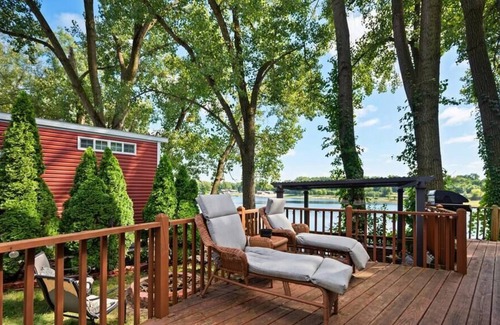 Portage House | Lakeview Lakehouse -Waterfront with GREAT view