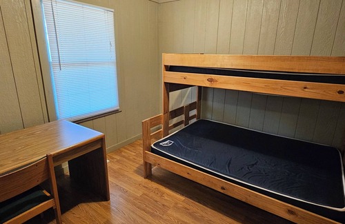 Twin Lake Cabin | Lakeview Lodge-Near Lake Michigan, and Michigan Adventures-Pet Friendly-