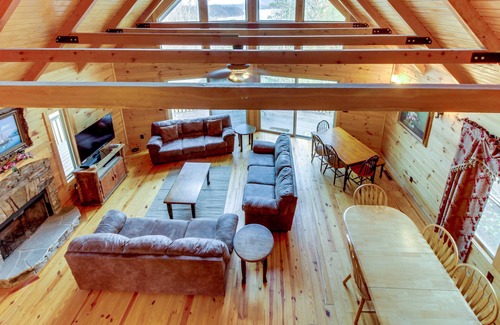 Talking Rock Cabin | Lakeview lodge with two decks, pool table, & shared swimming pools