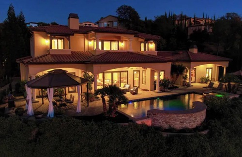 El Dorado Hills Villa | Lakeview Luxury: Pool, Spa, Fire Pit + 7BR Villa