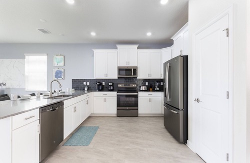 Kissimmee Villa | Lakeview Luxury Villa with Everything!