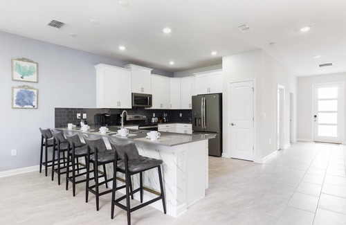 Kissimmee Villa | Lakeview Luxury Villa with Everything!