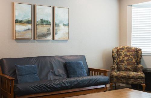 Mead House | Lakeview Main Room - 19
