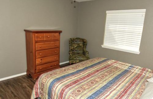 Mead House | Lakeview Main Room - 24
