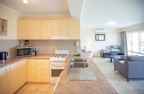Waterhouse Apartment | Lakeview Motel & Apartments
