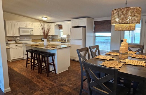 Cross Hill Cottage | Lakeview Oasis with hot tub & fire pit!