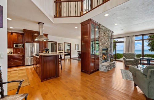 Sister Bay House | Lakeview OasisnFormerly Kinsey Bay Lakeshore Home