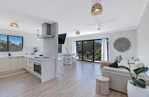 The Entrance North Apartment | Lakeview on Lynch