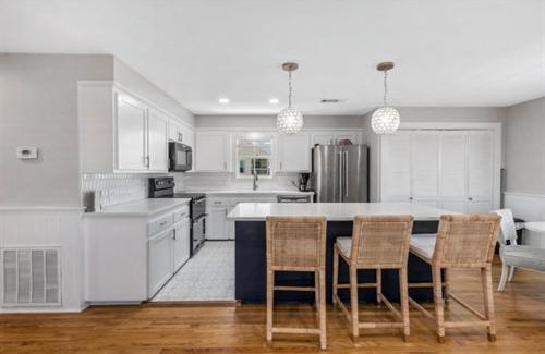 Deatonville House | Lakeview Paradise