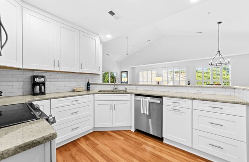 Cornelius Condo | 🆕 Lakeview Penthouse on Lake Norman