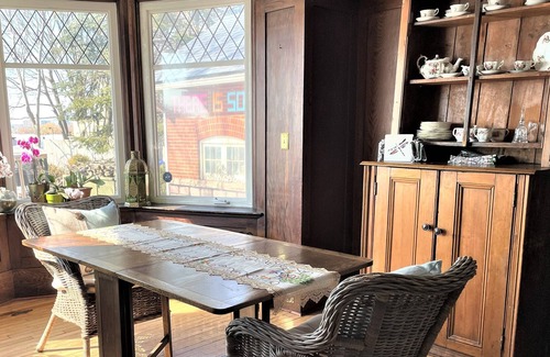 Parkdale House | Lakeview Pied-a Terre in the heart of Toronto