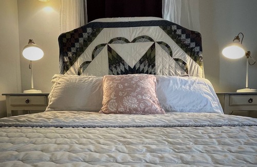 Parkdale House | Lakeview Pied-a Terre in the heart of Toronto