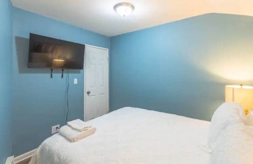 Fox Lake House | Lakeview Place Boutique Hotel Unit #2