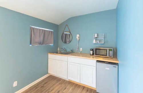 Fox Lake House | Lakeview Place Boutique Hotel Unit #2