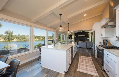 Atascadero House | LakeView - Pool - Hot Tub - Game Room - Walk to Park/Zoo - putt putt golf